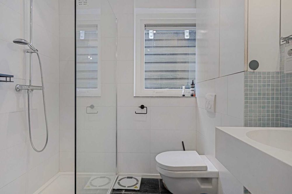 Продава се Двустаен апартамент в София, Център - 65 кв.м за 2954 €/кв.м - Снимка #3