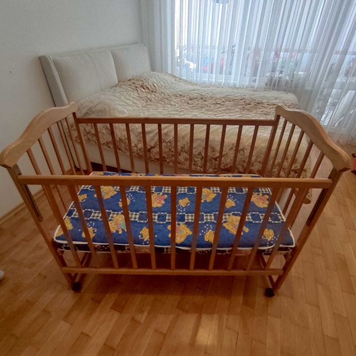Детско  дървено легло  с матрак