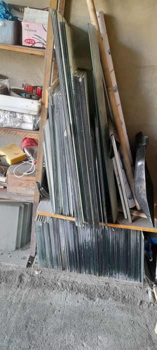 Продам стекло от витрин дешево