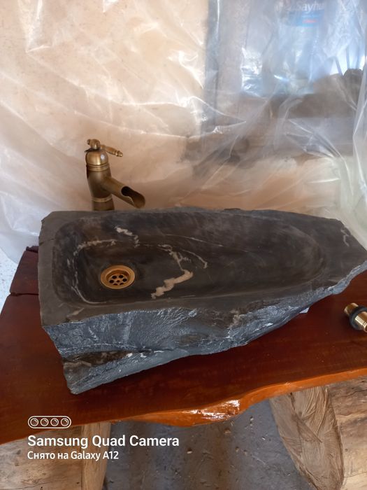 Раковина из камня
