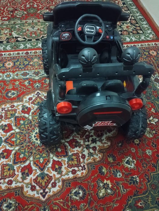 Детский электромобиль сотилади