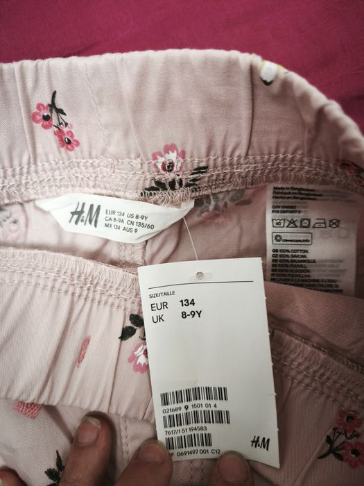 Pantaloni H&M 8-9 ani noi