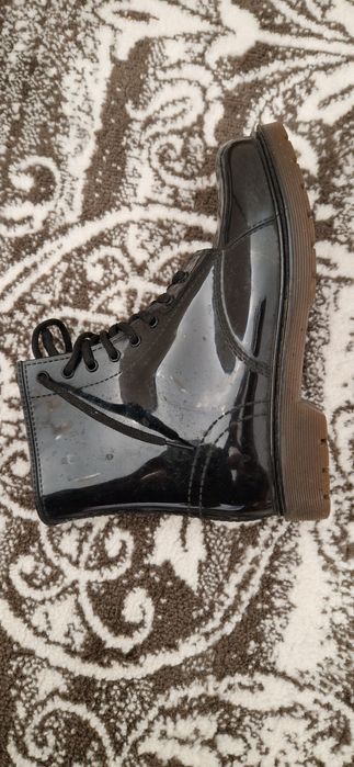 Продам резиновые ботинки