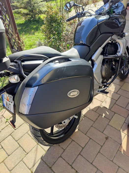 Genți laterale Givi v35+suport lateral Givi monokey