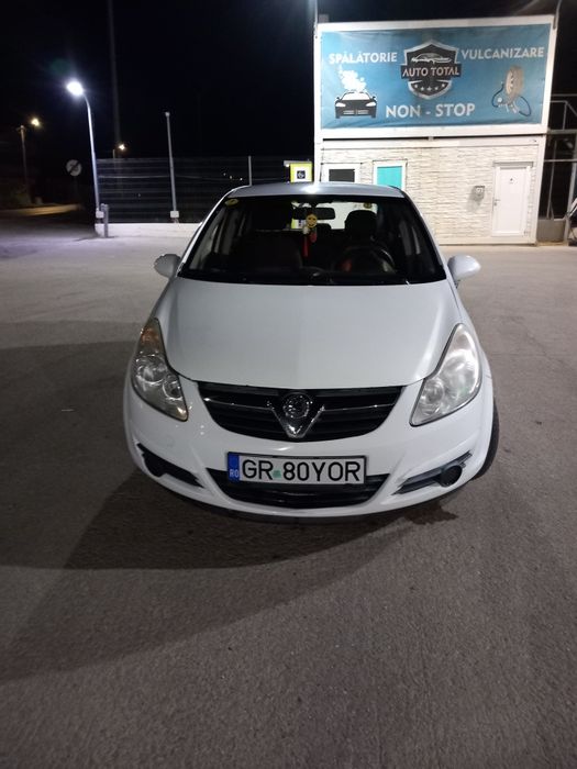 Vând Opel  corsa 2010