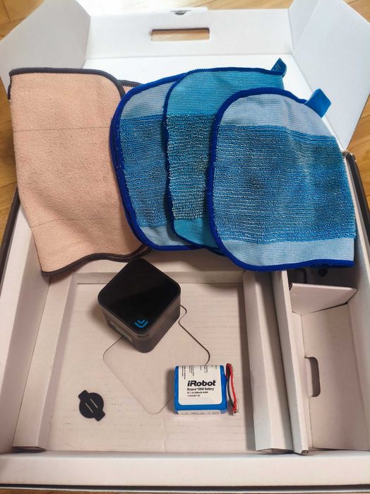 Робот за мокро почистване iRobot Braava 380