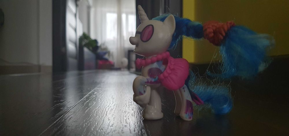 set 8 ponei plastic cu cutie plastic