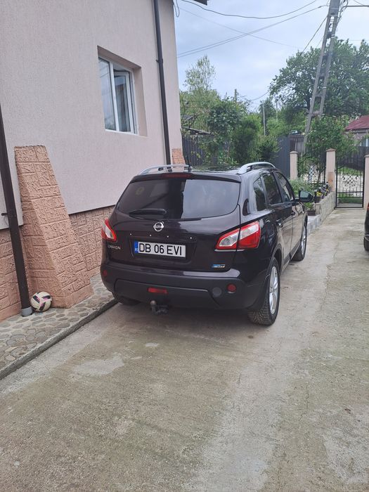 Nisan qashqai ..
