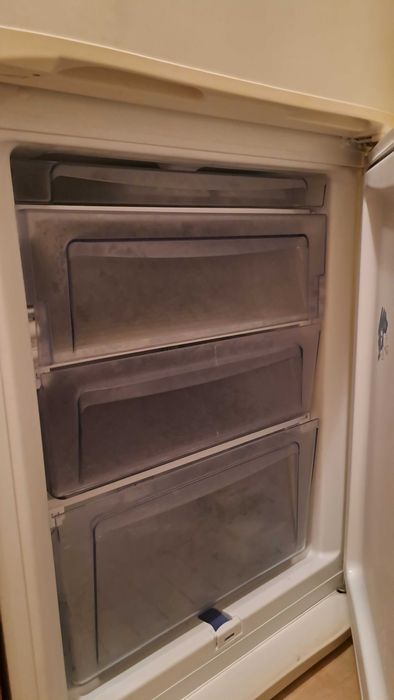 Свободностоящ хладилник Crown с два компресора