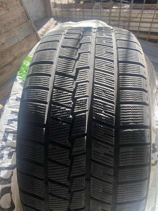 Продам шины комплект зимние