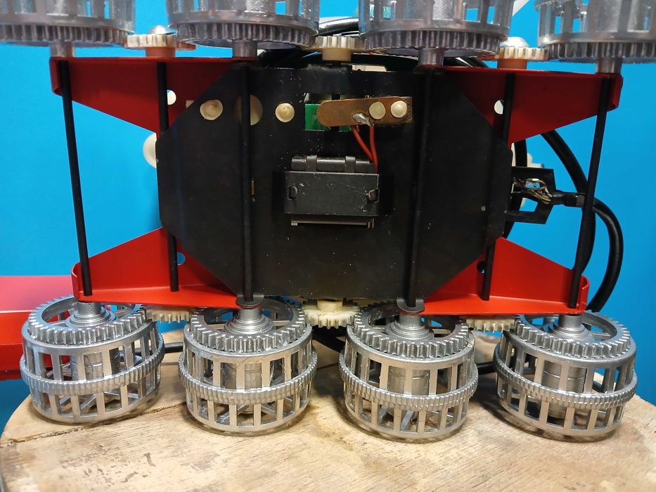 Стара СССР играчка луноход.