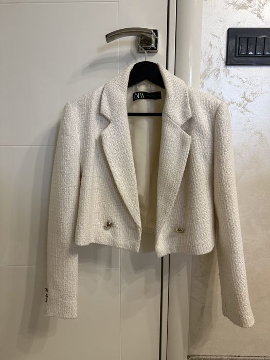 Палто букле Зара,в отлично състояние,носено веднъж