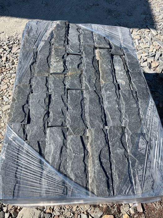 Гнайс Черен антрацит оформен естествен камък