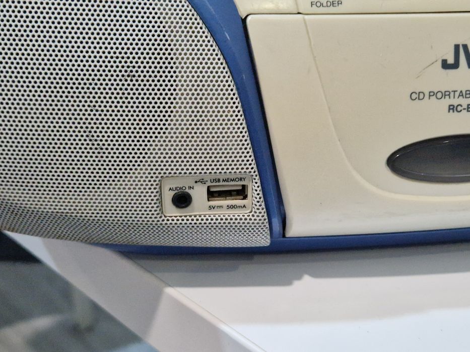 Radio casetofon cu CD JVC
