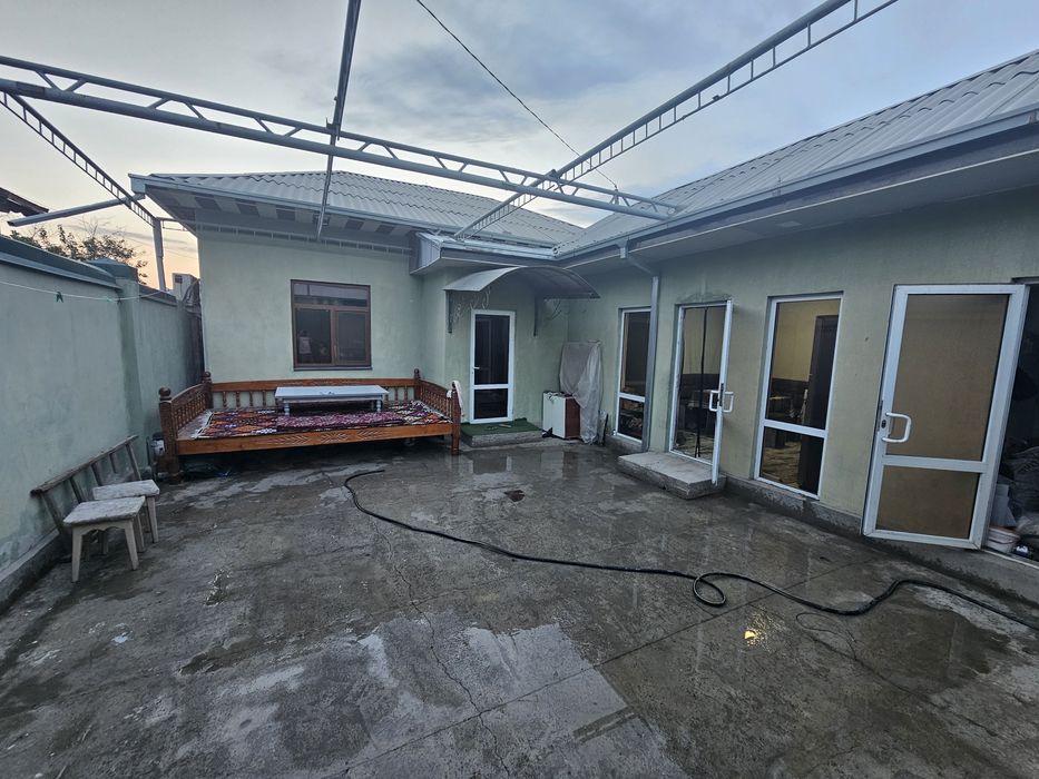 Vayenniy garadok "CLAVEJIO" gasti yoninida 2 sotixli  kotedj sotiladi.