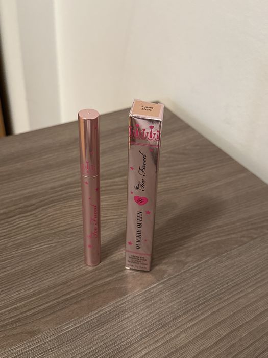 Too faced cream Eyeshadow