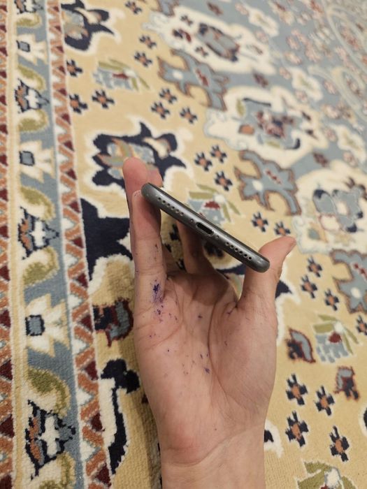 Продам iphone 8 хорошее состояние