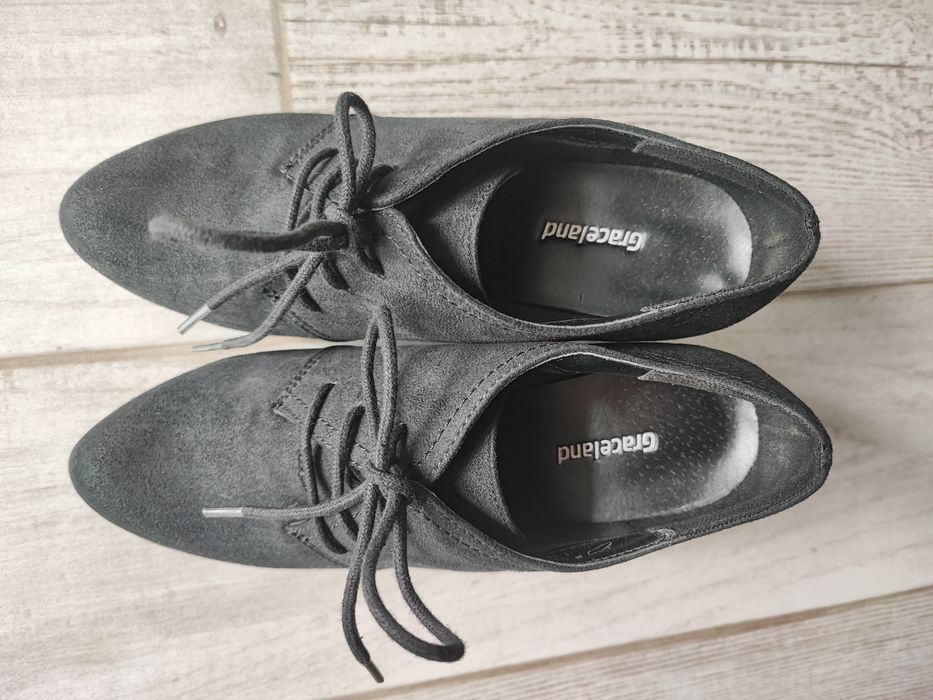 Дамски черни обувки за пролет и есен