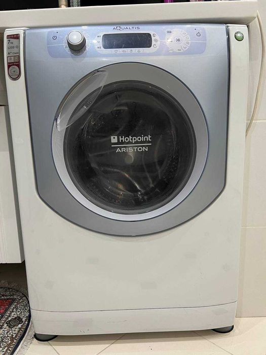 Продаю свою стиральную машину Hotpoint-Ariston AQ7D 29 U