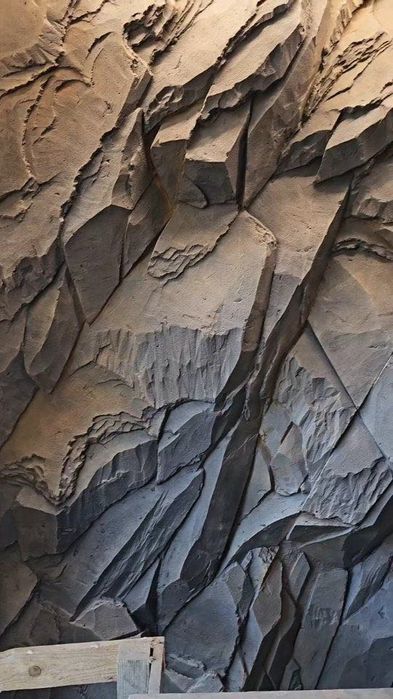 Скала в интерьере