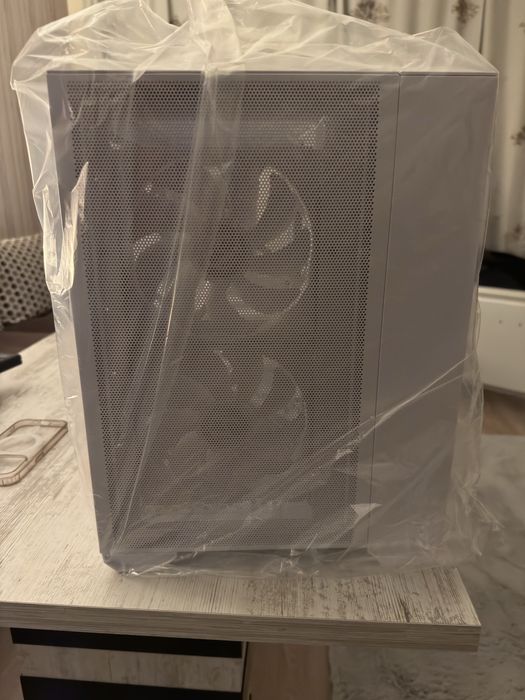 Lian Li O11 Air Mini Tower TG White Кутия