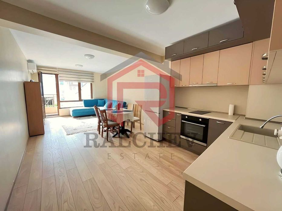 Дава се под наем Тристаен апартамент в Варна, Колхозен пазар - 100 кв.м за 637.5 € - Снимка #1