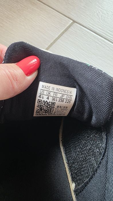 Vand adidas originals ediție limitata