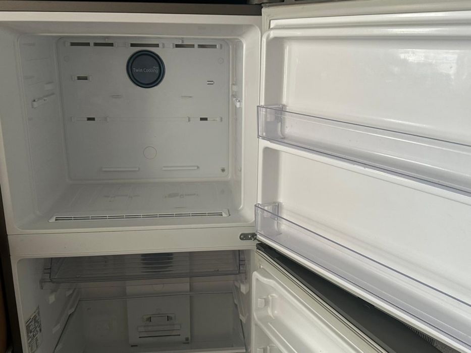 Холодильник Samsung