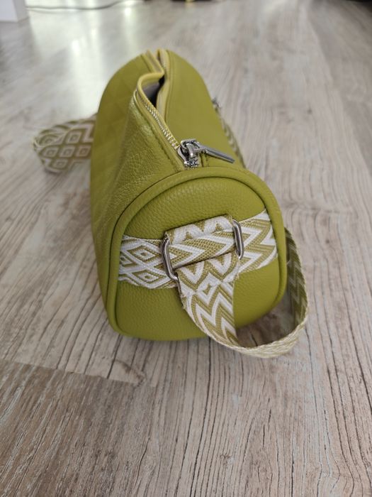 Дамска чанта с регулируема презрамка