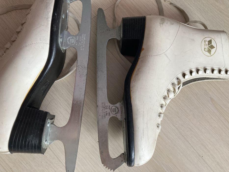 Patine dama piele, Lico