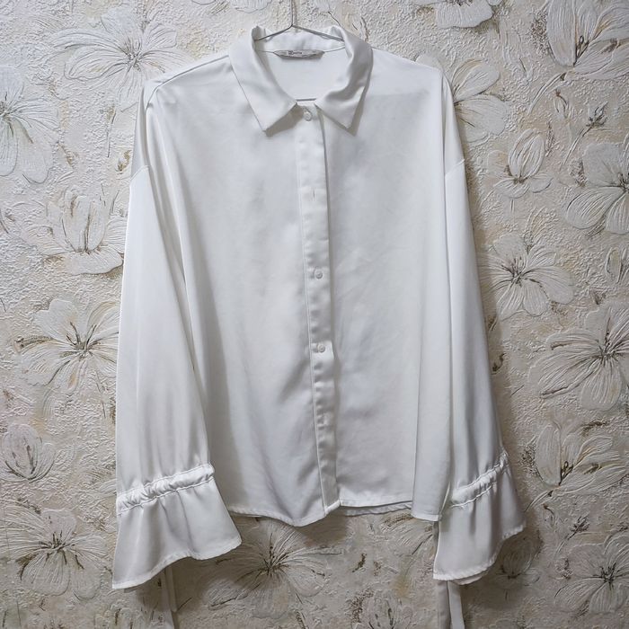 Белая шелковая рубашка оверсайз