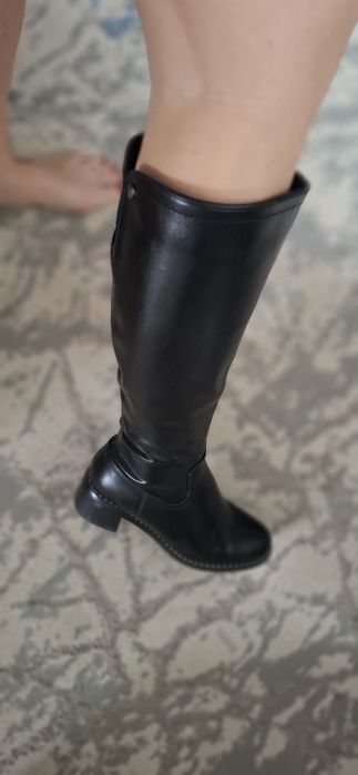 Продам сапожки женские