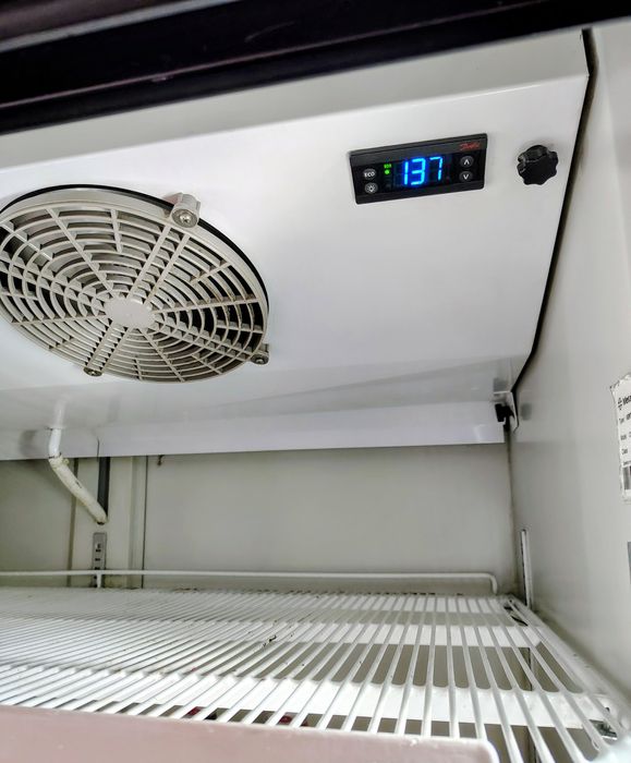 Двойна вертикална ХЛАДИЛНА витрина