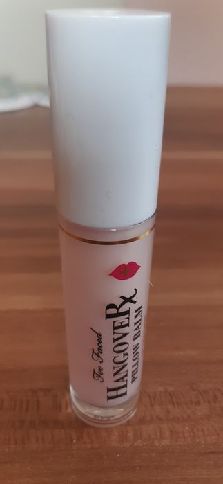 Балсам за устни too faced