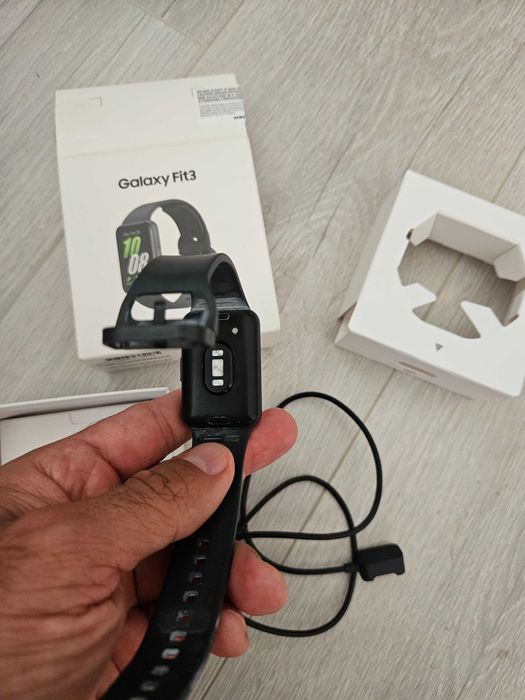 Продавам samsung fit 3