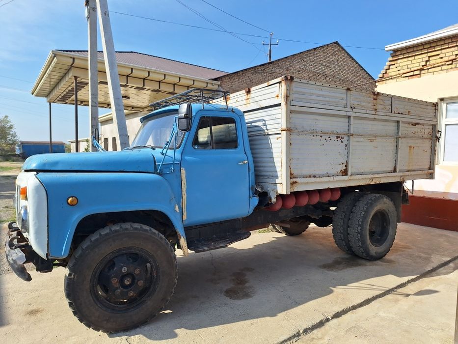 Газ-53 автомашинаси сотилади булиб беришга хам берилади