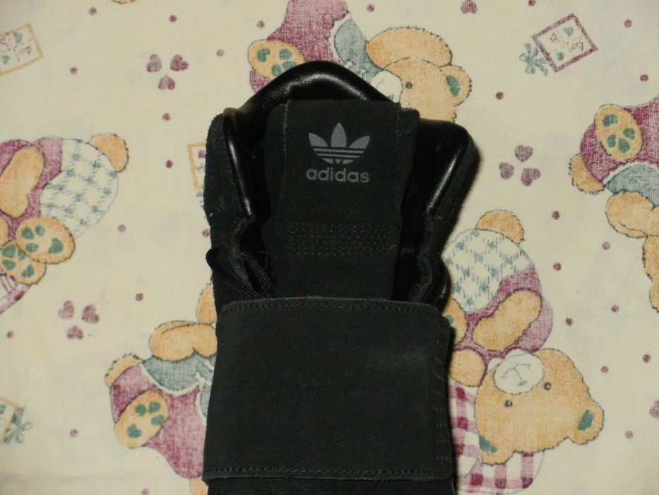 ADIDAS оригинални нови дамски кецове 38