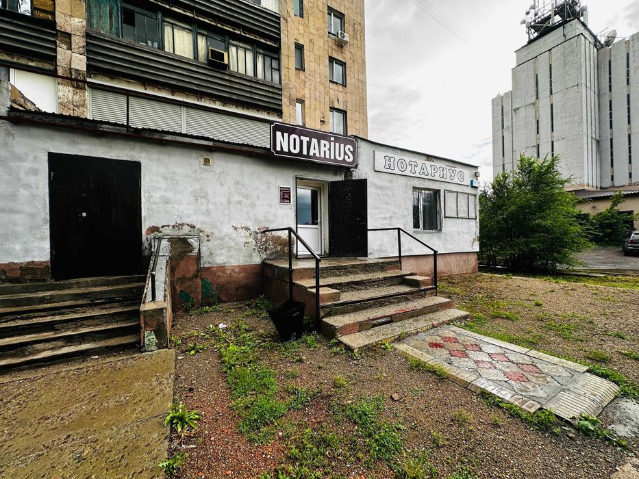 В Майкудуке 19 мкр. на первой линии предлагаем коммерческое помещение