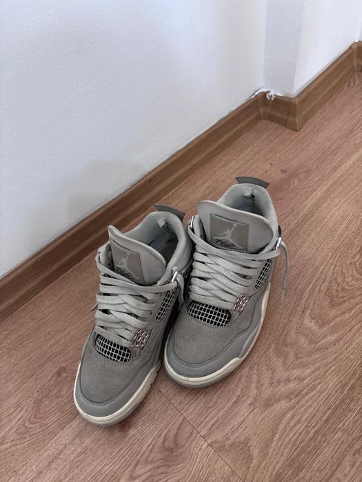 Adidași Jordan 4