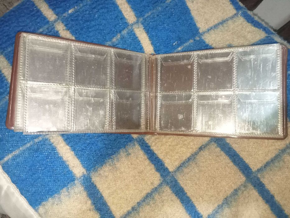 Кожен калъф за марки.