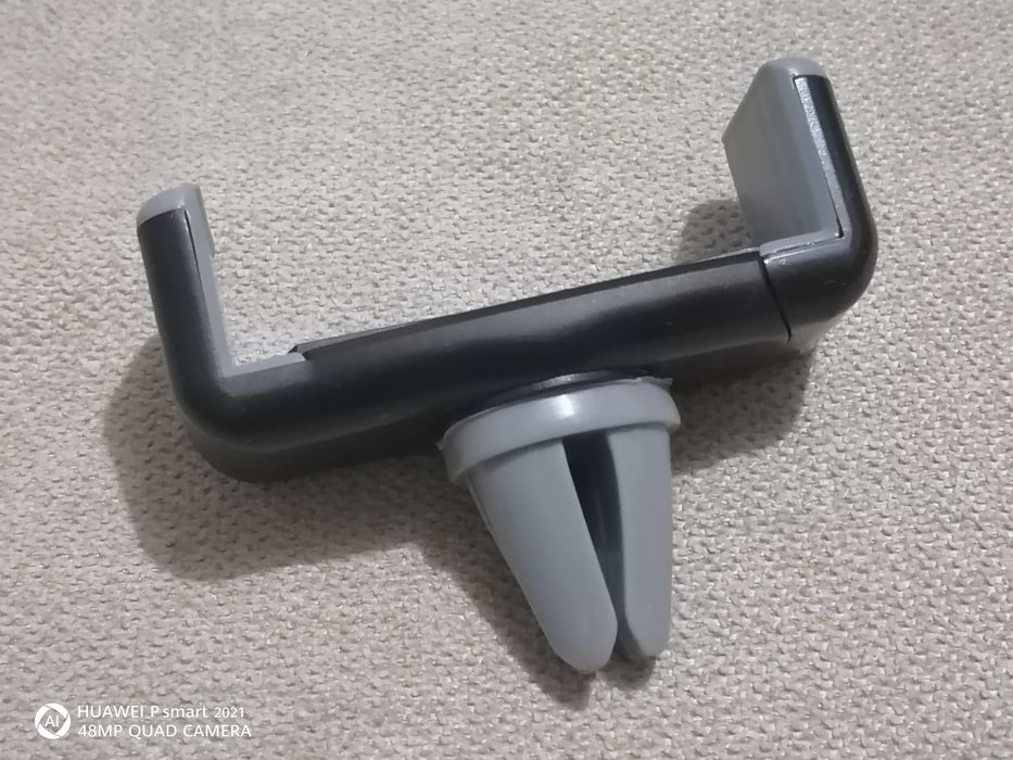 Продавам чисто нова стойка за смартфон  телефон за автомобил  кола