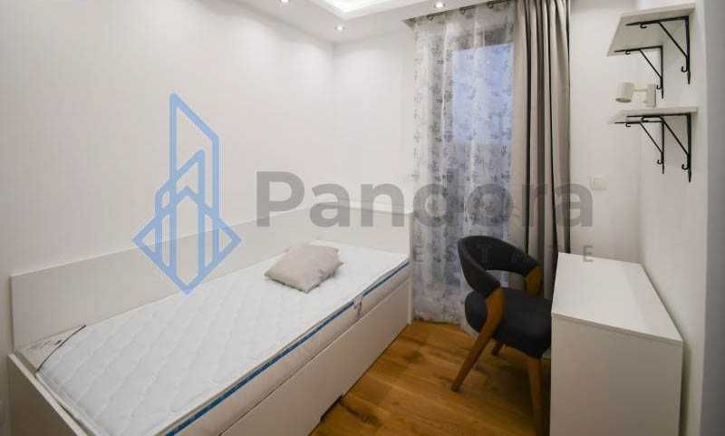 Дава се под наем Четиристаен апартамент в София, Младост 4 - 145 кв.м за 1100 € - Снимка #9