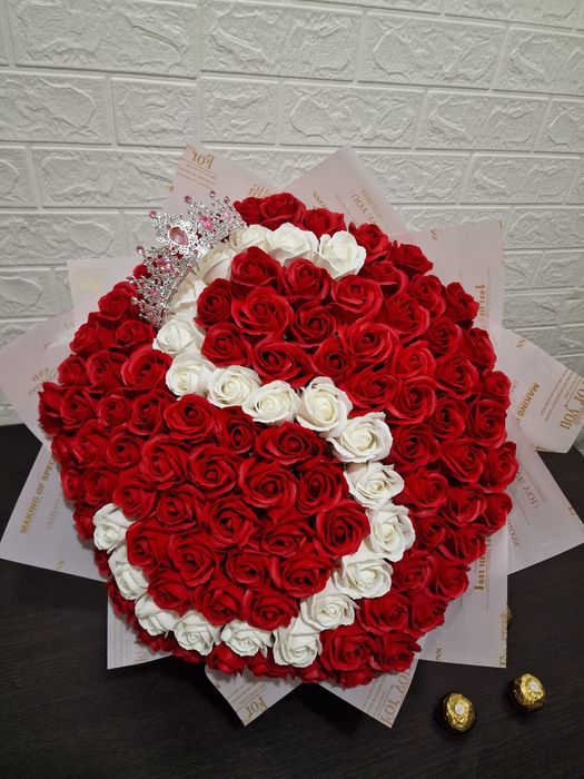 Buchet trandafiri cu numere sau litere