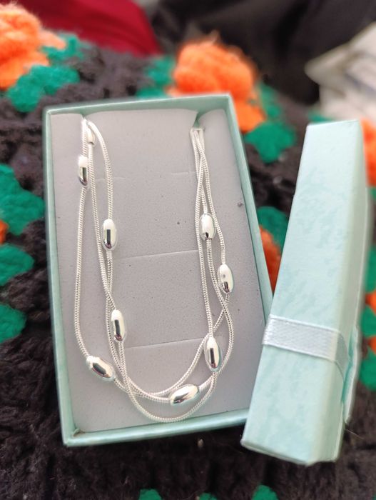 Нова, сребърна гривна с оризчета. Подаръчна кутия.