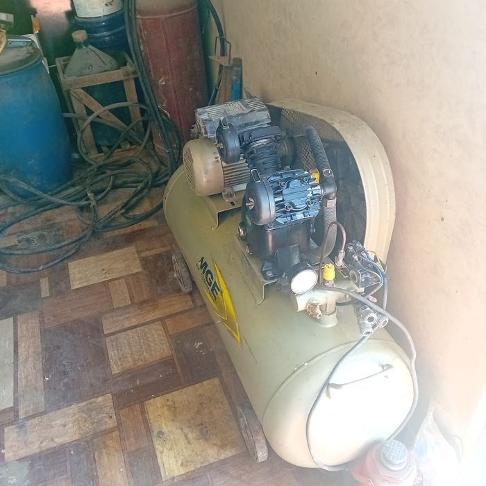 Воздушный компрессор