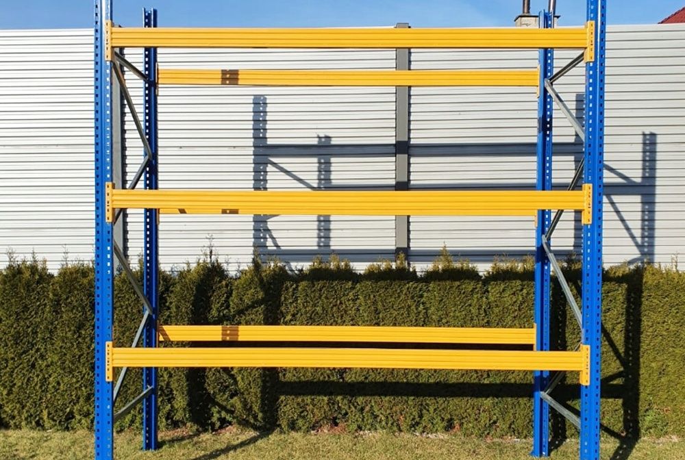 Echipare hala cu rafturi metalice industriale pentru paleti