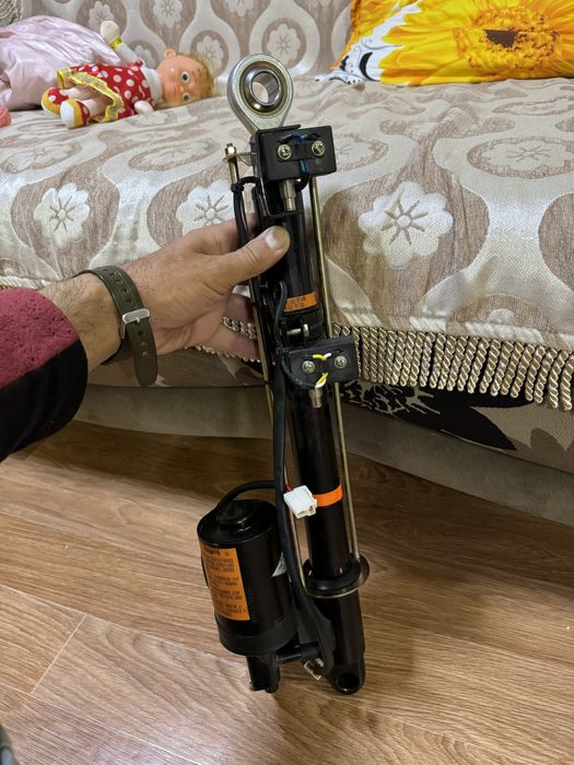 Механизом подъёма капота