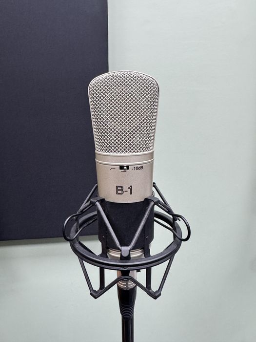 Студийный микфрофон Behringer B1