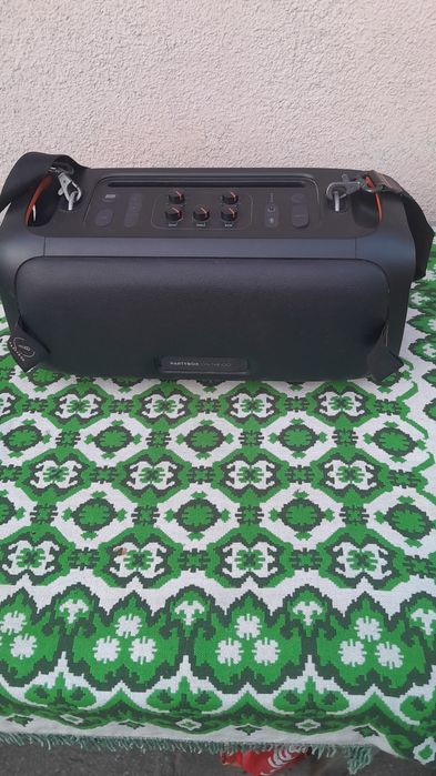Vând boxa JBL in stare foarte  buna
