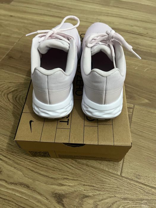 Нови оригинални маратонки Nike